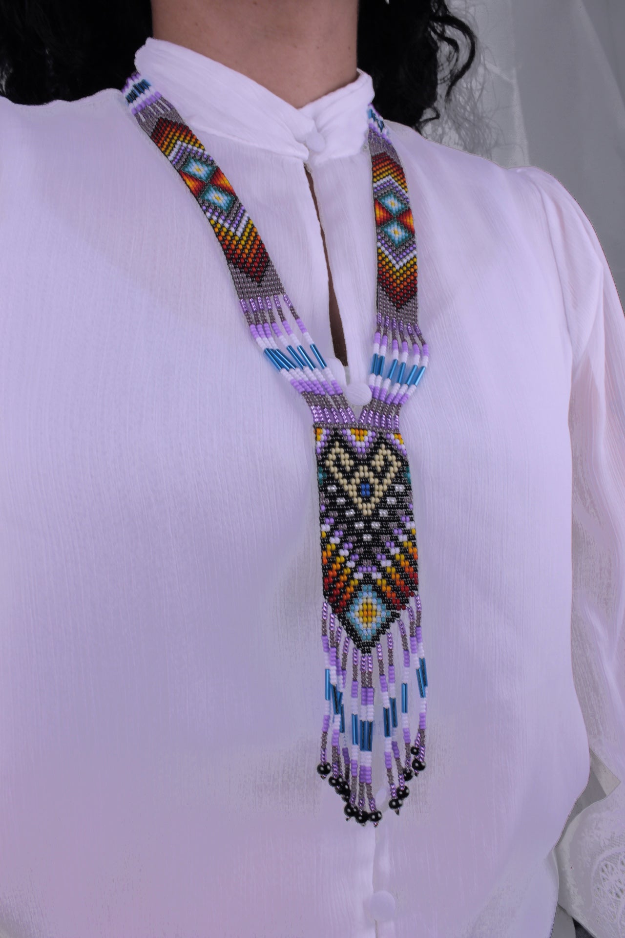 Collier cœur d’environ 48 cm x 4 cm, entièrement faites à la main en perles colorées